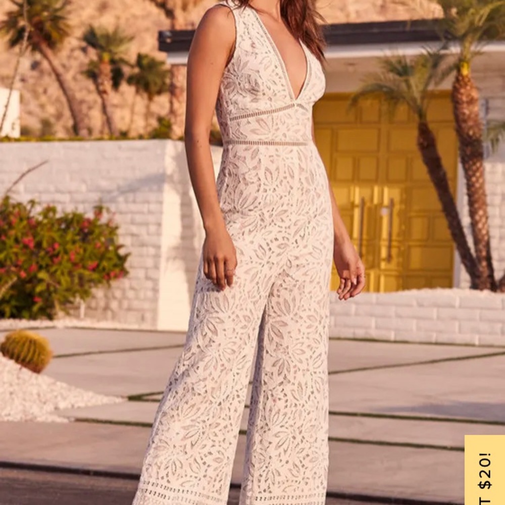 New With Tags Lulu’s Amora White Lace Jumpsuit Size Small